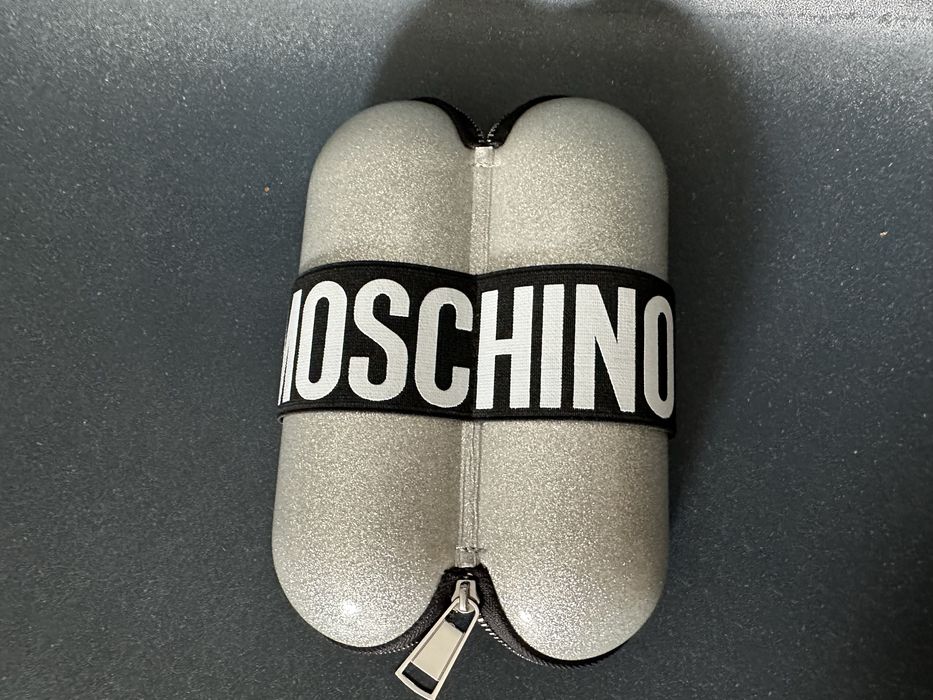 Сребрист калъф Moschino