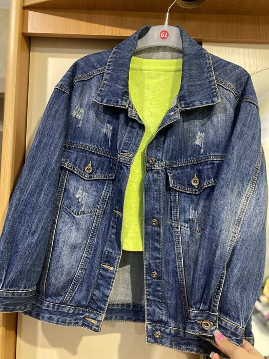 Продам джинсовую куртку с рисунком от руки