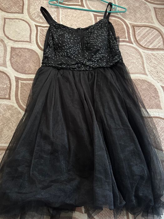 Официална черна рокля