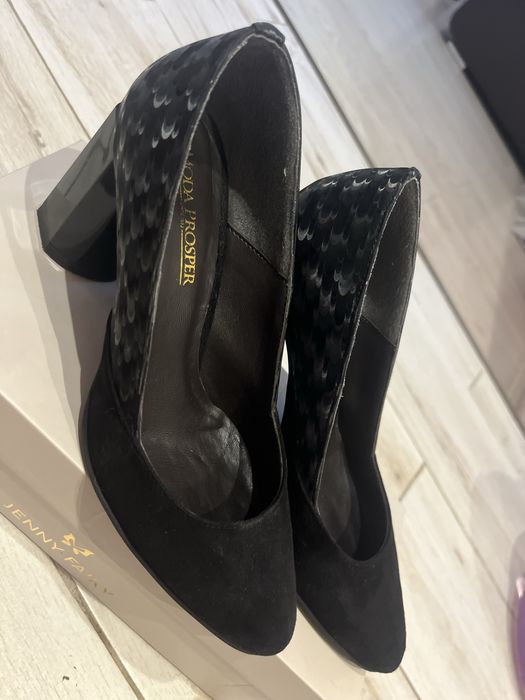 Pantofi cu toc negri,din piele