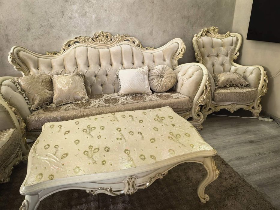 Холна гарнитура  и трапеза маса почти нова