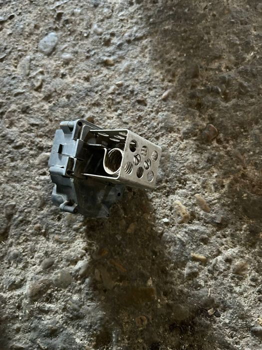 Releu electroventilator peugeot 206