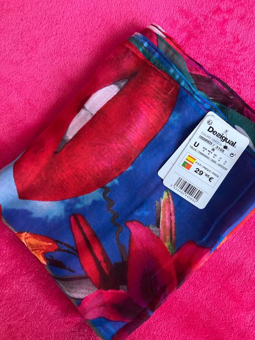 Нов шал “Desigual”