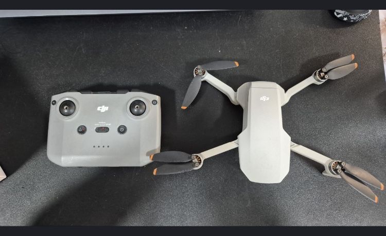 Продам дрон DJI mini 2 fly more combo