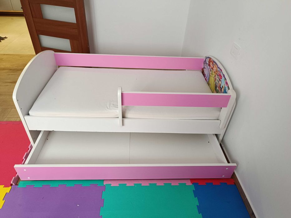 Vând pat copii cu sertar si saltea Sofia si protectie anticadere