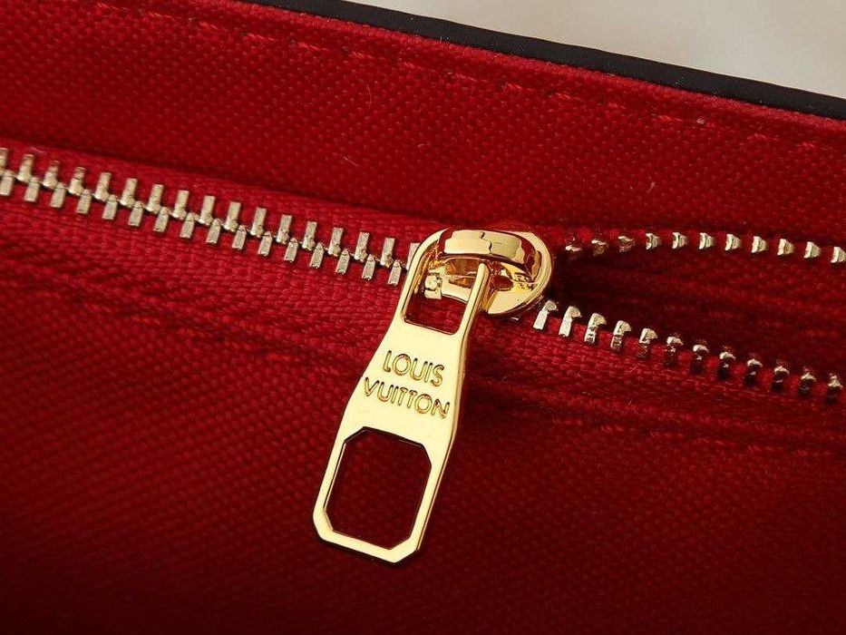 Дамска чанта Louise Vuitton
