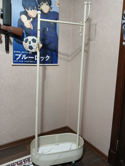 Продам вешалку напольную