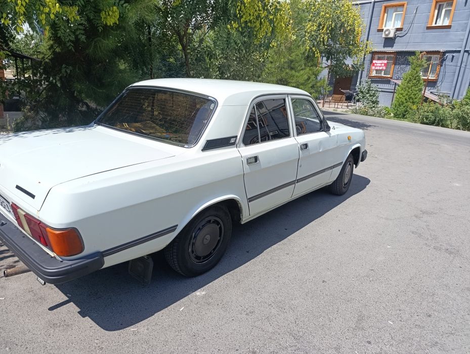 Moshina sotiladi volga 31029