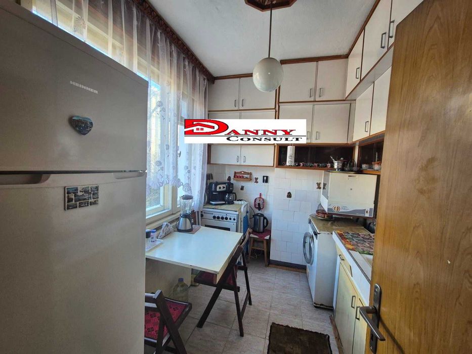 Тристаен апартамент в гр. В. Търново до Пожарната