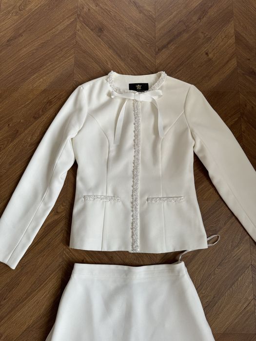 Белый костюм