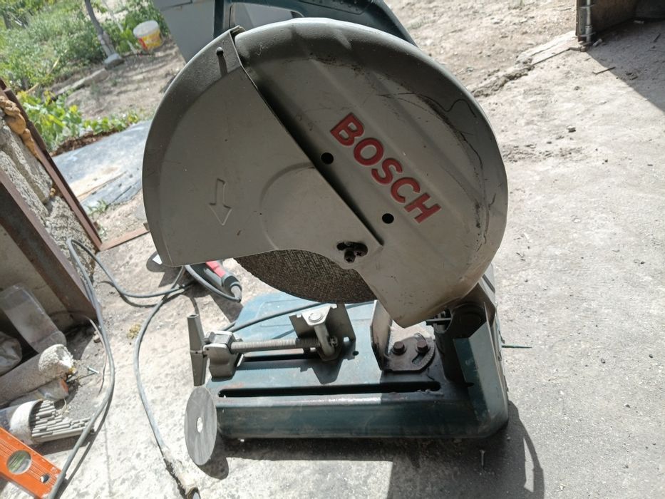 Пила торцовочная bosch