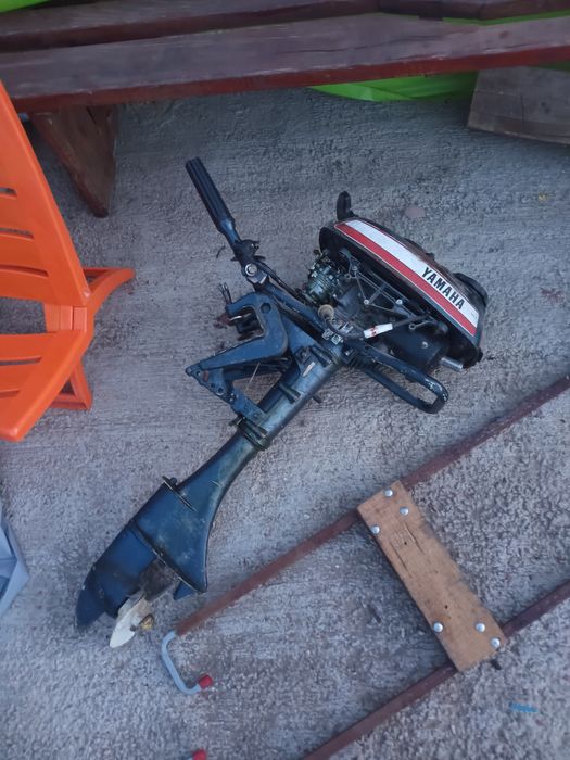Vând motor barca Yamaha 2 timpi 4 cai