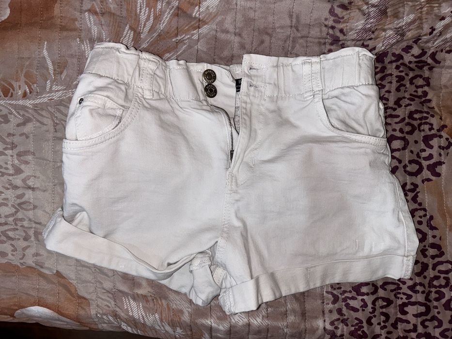 Къси бели панталони
