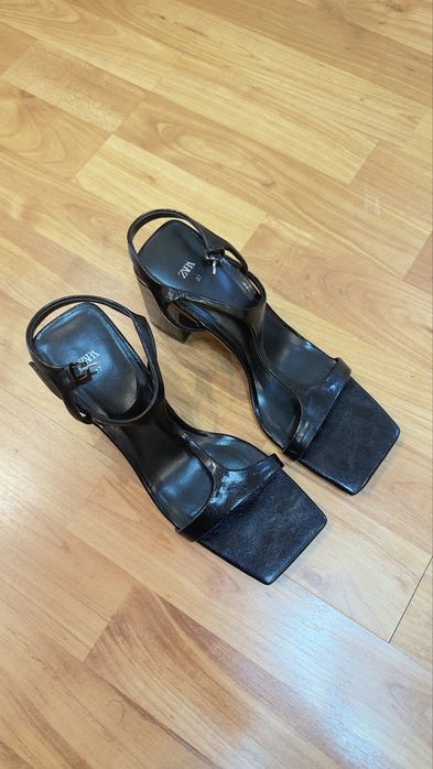 Туфли из Zara.