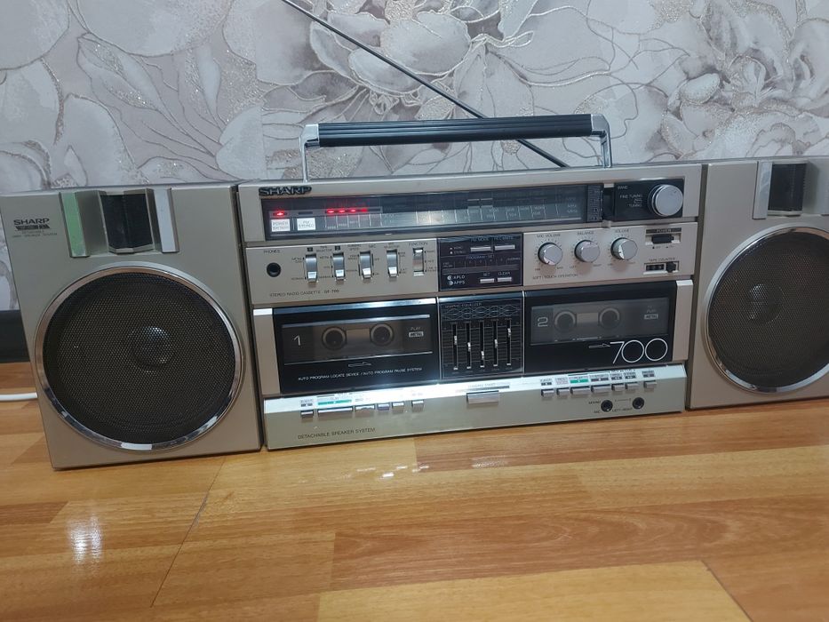 Магнитофон Sharp 700
