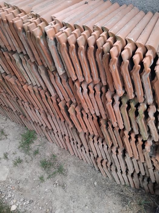 Vând  țiglă de Iași  1 leu bucata