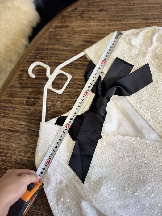 Бяла вечерна рокля