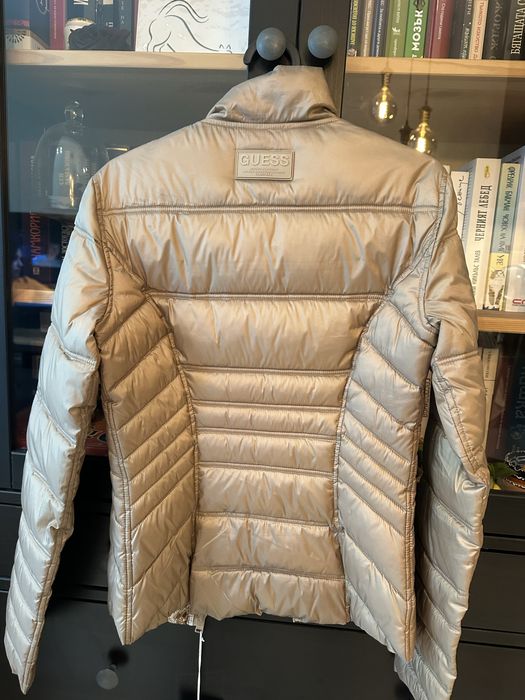 Олекотено дамско яке Guess две лица