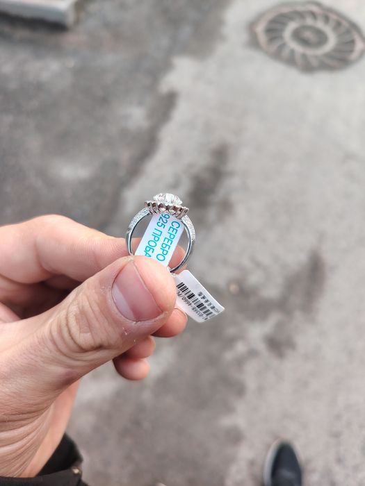 Кольцо муассанит продам срочно