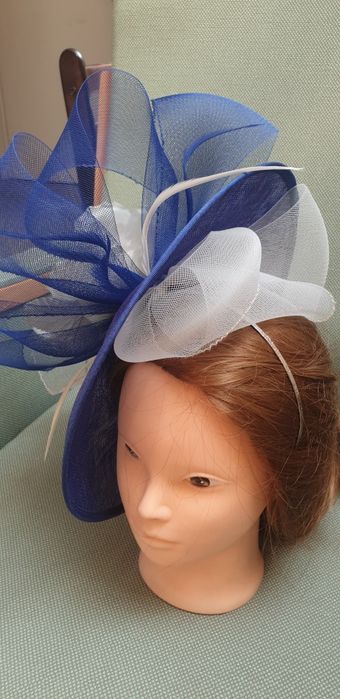 Fpalarie ,fascinator pentru nunți alb cu albastru