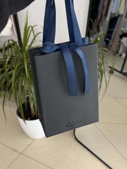 Цветы свежие и подарок