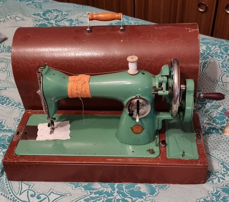Швейная машинка ручная