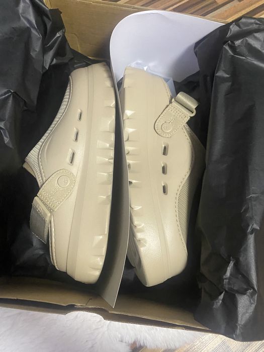 Saboti / papuci / sandale UGG barbati