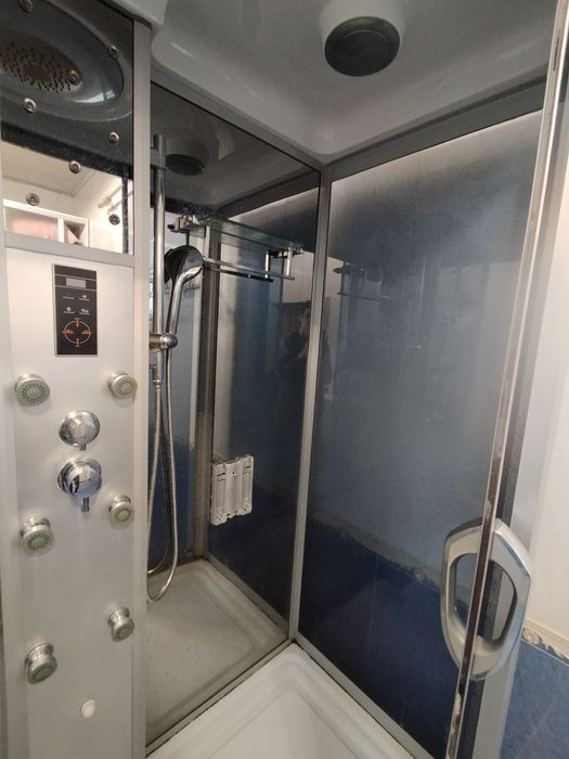 Душевой кабина сотилади размер 175 см х 80 см б/у