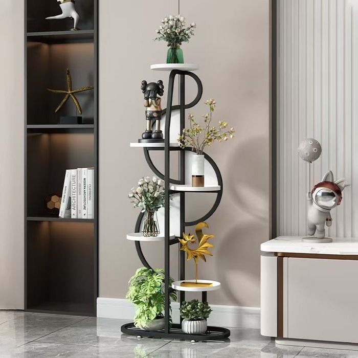 Металлическая полка для растений