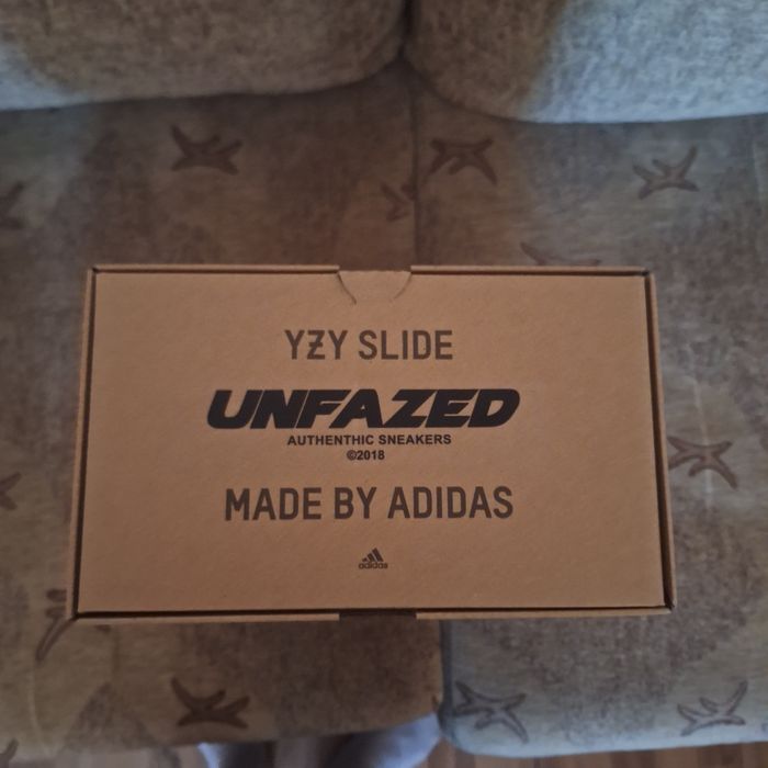 Yeezy slides marimea 42