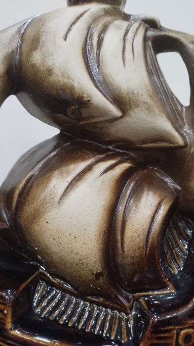 Чудесна декоративна бутилка с форма на кораб. Керамика.