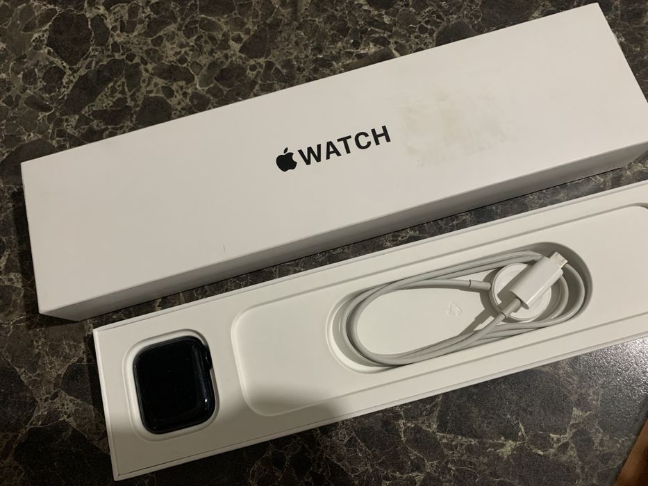 продаю Apple Watch SE