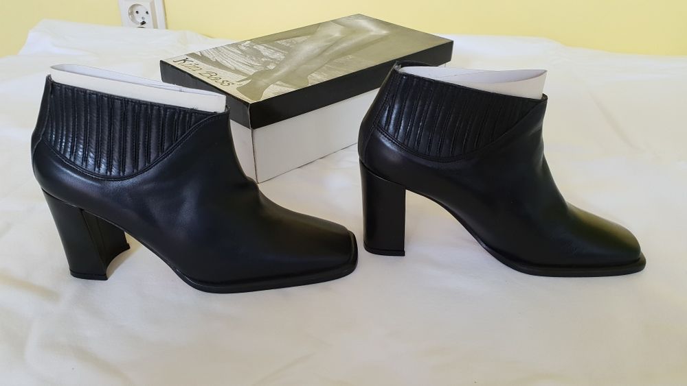 Продавам кожени боти с квадратен връх ,нови Испания