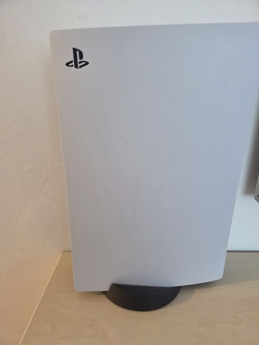 Consula ps 5 aproape noua