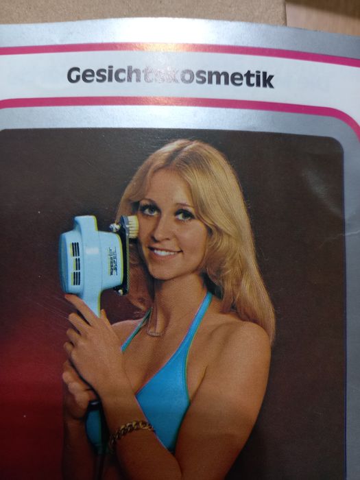 Прекрасен немски масажор с 9 преставки и стойка метален