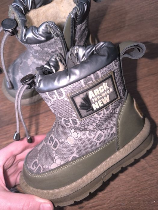 Продам детские зимние ботинки