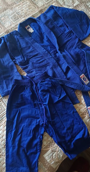 Продам кимоно спортивное