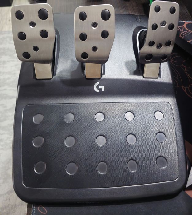 Vând volan logitech g923 cu garanție altex