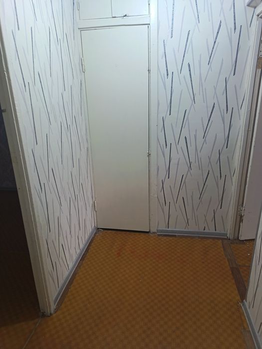 Navoiy Shahar 7-17 maktablar yaqinida10 mkr 105 A Dom kvartira sotilad