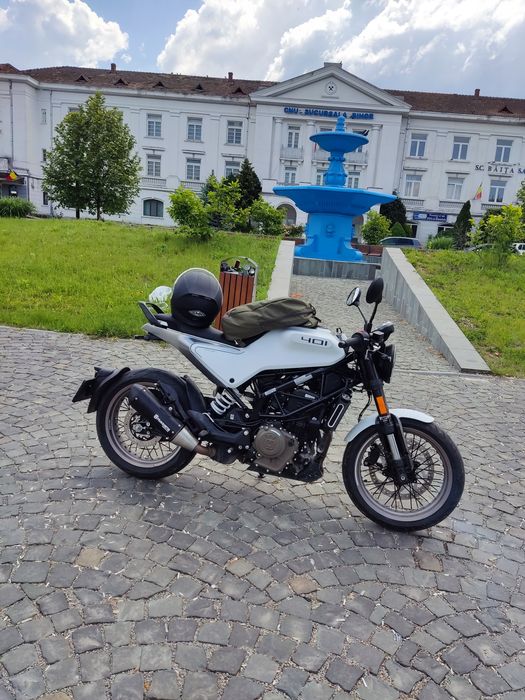 Motocicleta Husqvarna vitpilen 401 pearl white