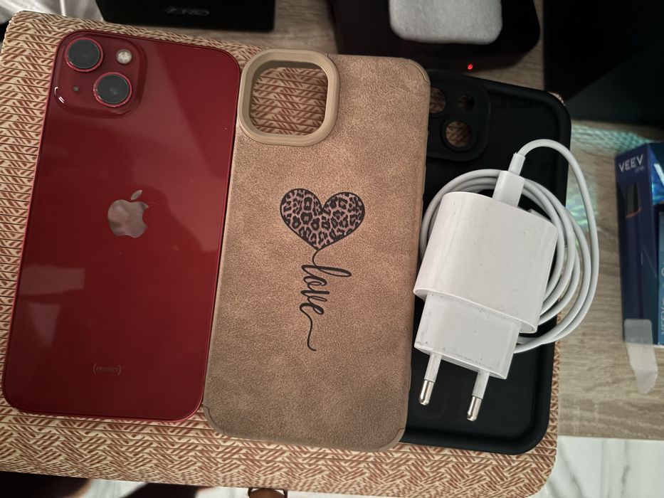 I phone 13-червен