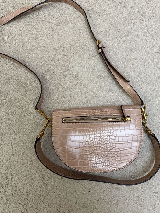 Чанта на Guess бежов цвят