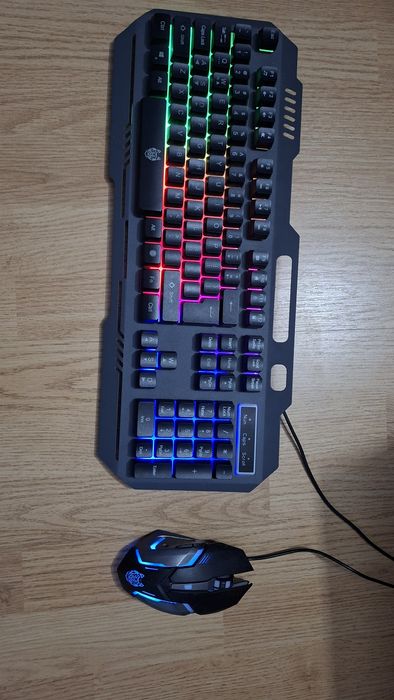 Tastatura + mouse cu fir folosite