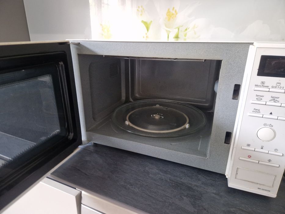 Cuptor cu microunde si grill panasonic