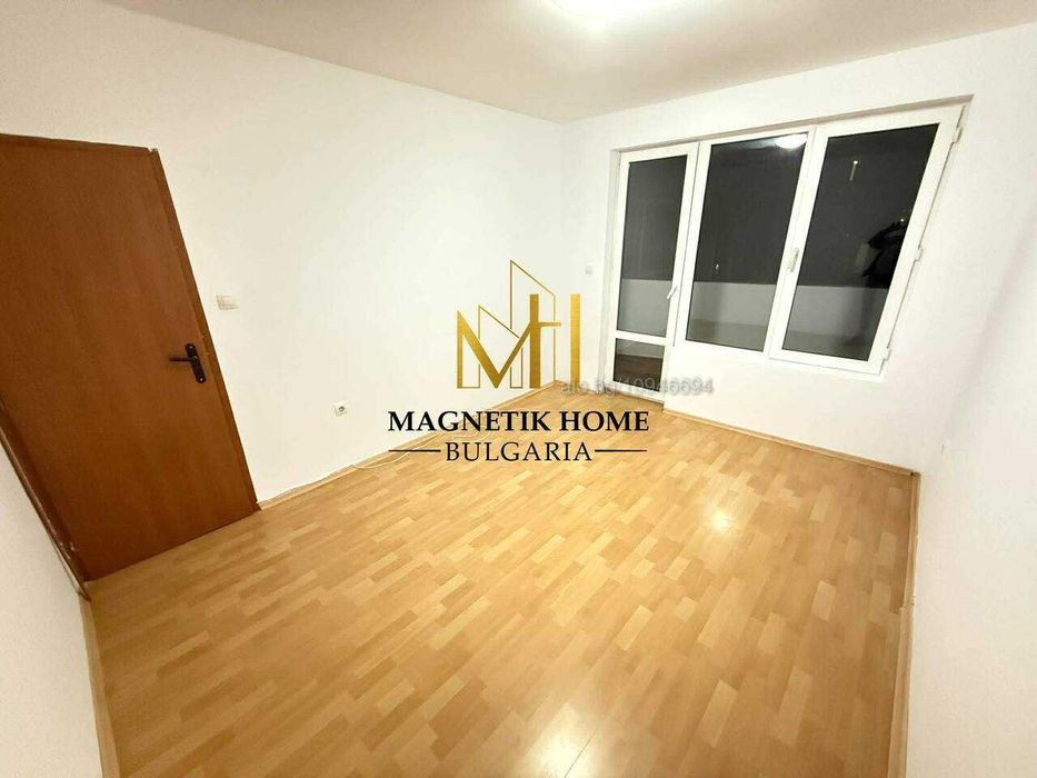 Просторен НЕОБЗАВЕДЕН тристаен до у-ще Иван Вазов в ж.к. Възраждане