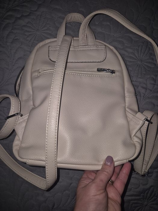 Rucsac bej cu multe compartimente