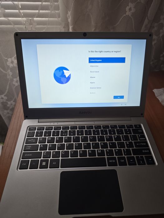 Продавам лаптоп Azeyou 11.6" 4GB, Intel Celeron N4020C, 128GB SSD с лицензиран Windows 11 Pro