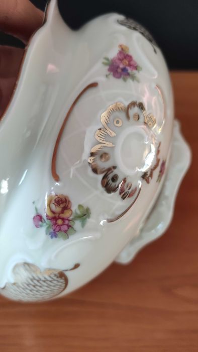 Голяма немска барокова захарница с цветя и злато