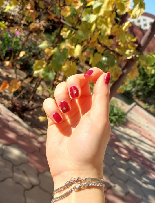 Manichiura cu oja semipermanenta