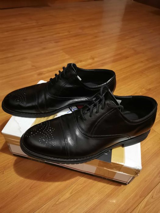 Pantofi model brogue piele, TOMMY ,mar 42 negri ,impecabili